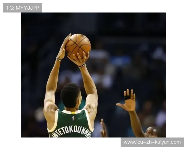 字母哥站在罚线深呼吸